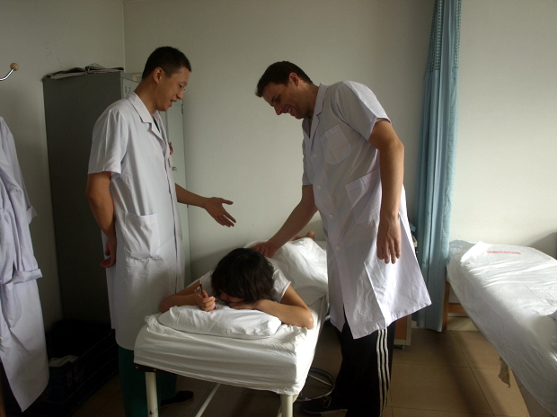 Praxe v čínskojaponské nemocnici (korekce techniky gun fa)