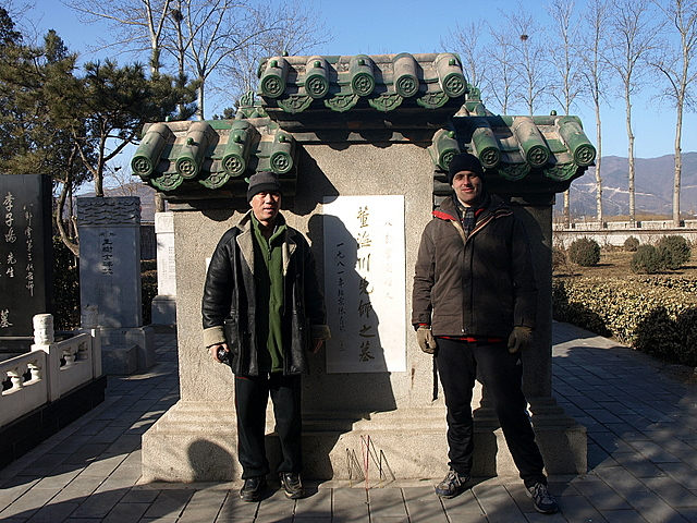 U hrobu zakladatele stylu Bagua Zhang: Dong Hai Chuana