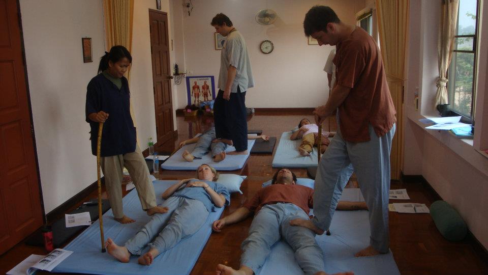 Použítí nohou v thajské masáži